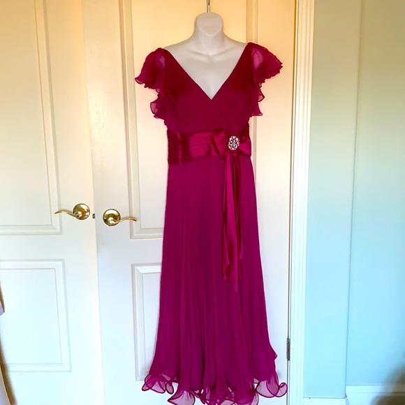 Tadashi Shoji gown in the color of the year 2023 -Ready for the “ Barbie Party”! - Picture 1 of 11
